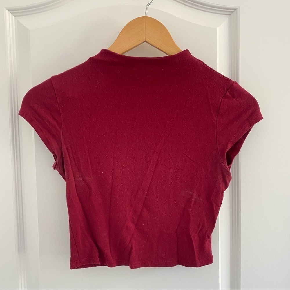 ❄️ Maroon Cropped T-Shirt​​​​​